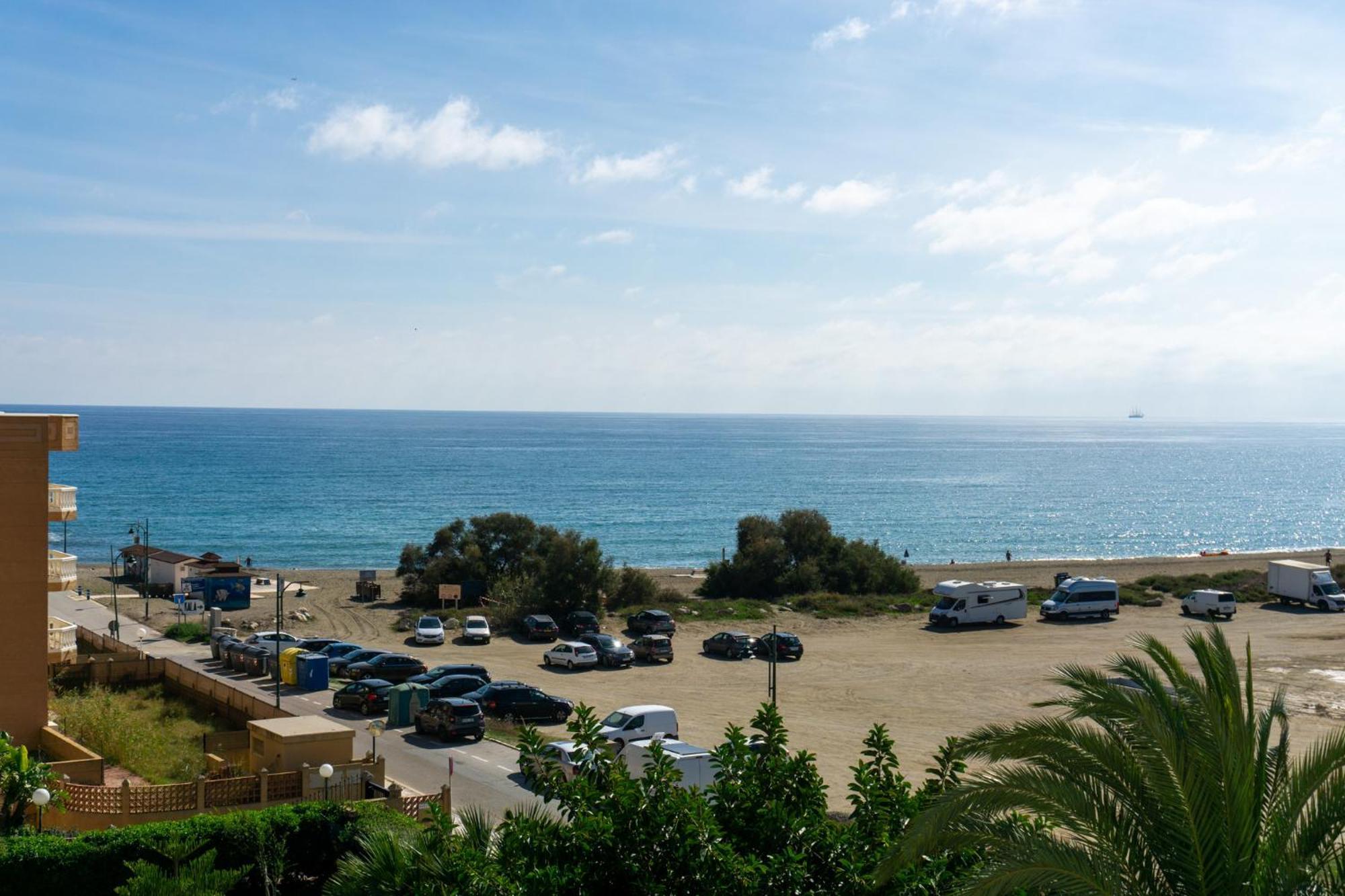 Beach Apartment Guadalmar Малага Экстерьер фото